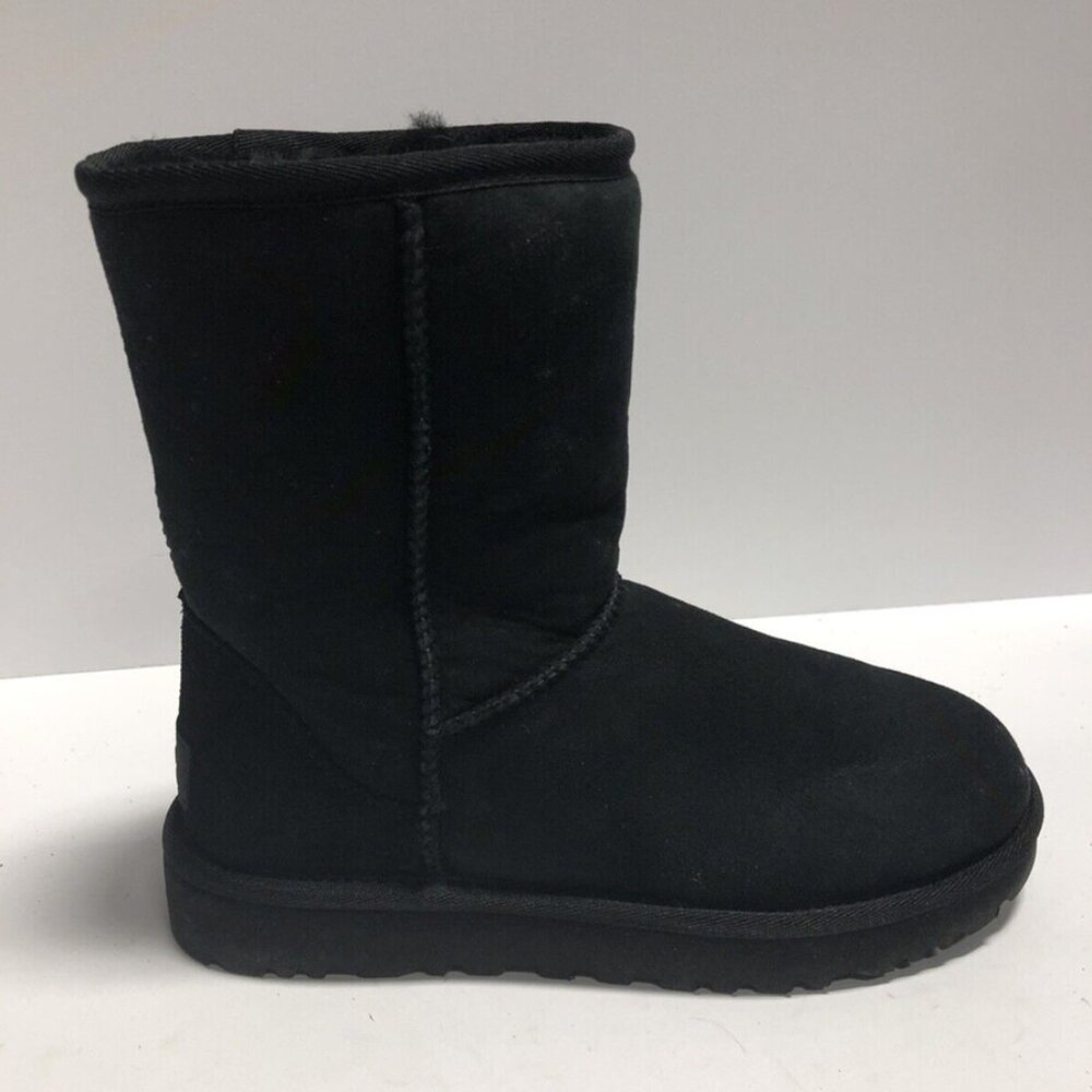 UGG Women's Classic Short II Boots Black, Size 6 M